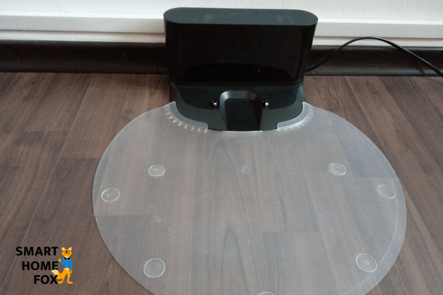 The charging station of the Roborock S6 with the transparent plastic mat